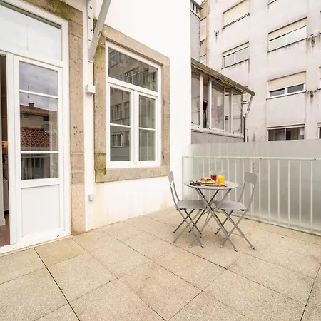 Escadaria 21 By House And People *