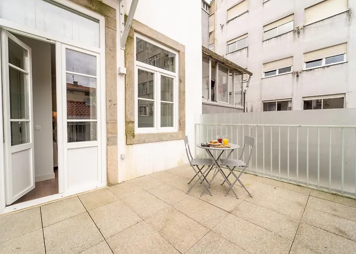 Escadaria 21 By House And People *